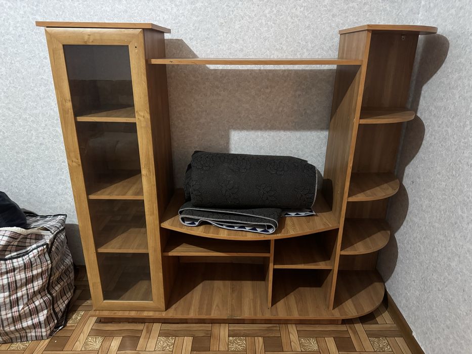 Шкаф трехдверный, тумба под тв