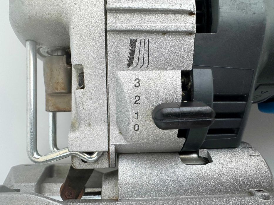 Elu ST 74 EK - Професионален прободен трион 701W 110mm