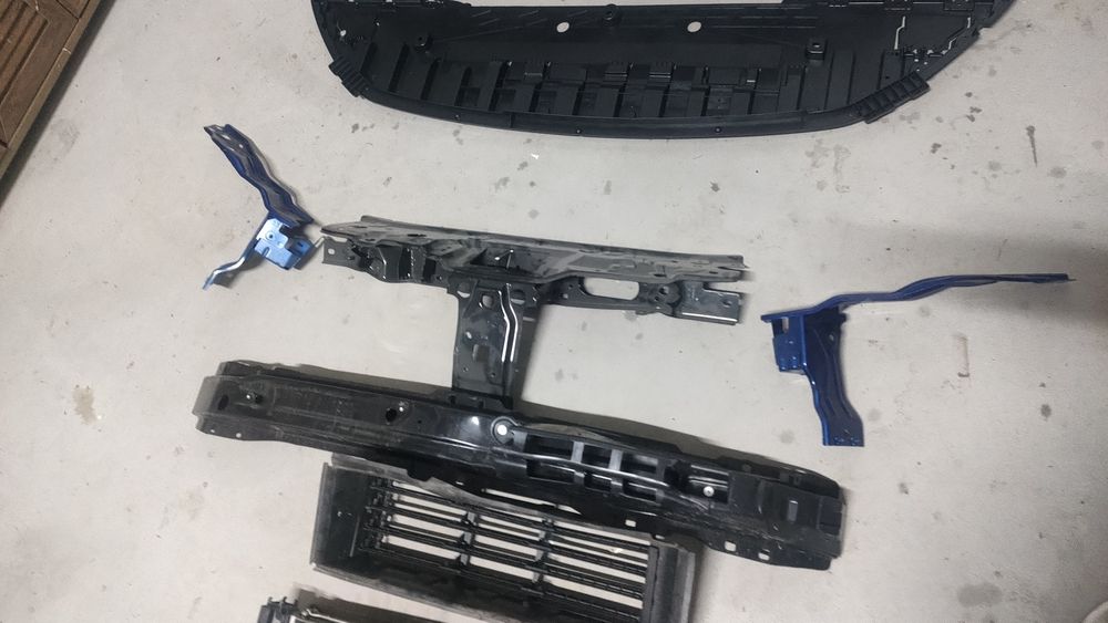 Bara fata,  trager , ochelari faruri , volet , radiator Logan 2022