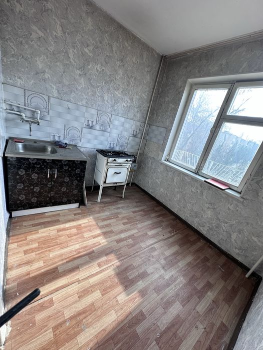 Академик лицей якинида 4/3 этаж 1 хона уй ижарага берилади