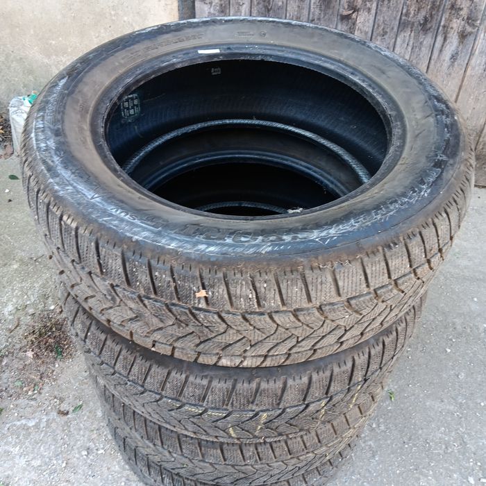 Зимни гуми за джип Dunlop 235/60/18