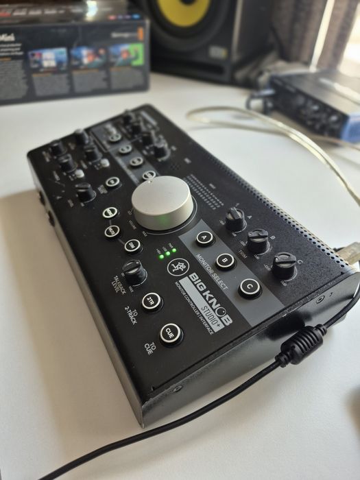 Vând Mackie Big Knob Studio +