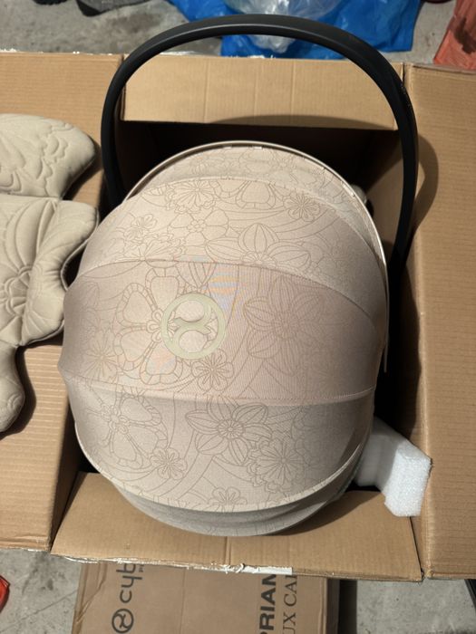 Cybex Priam 4 Simply Flowers Beige