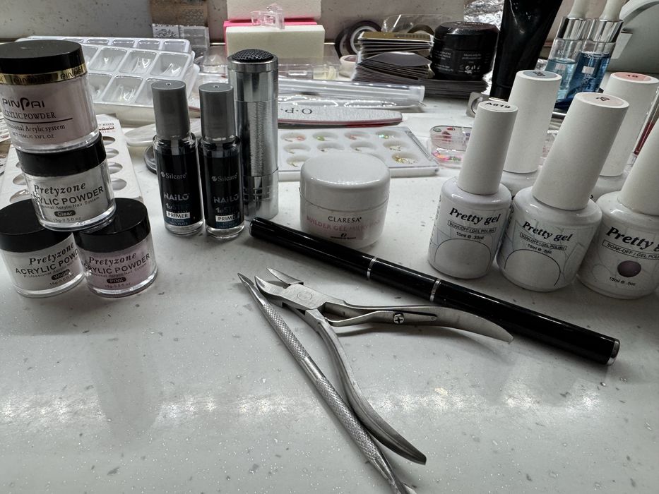 Продавам комплект за маникюр