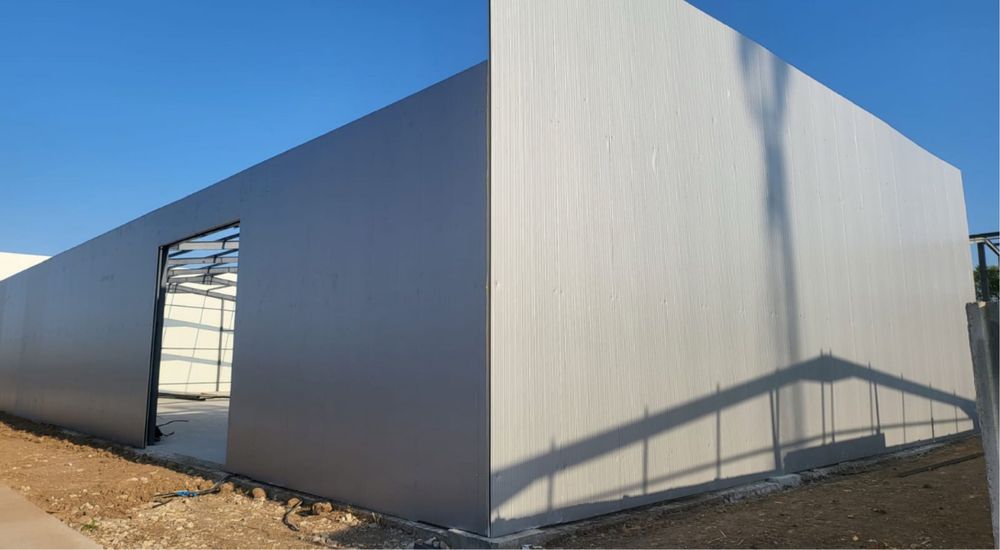 Vand Hala Metalica industriala cu panouri sandwich completa