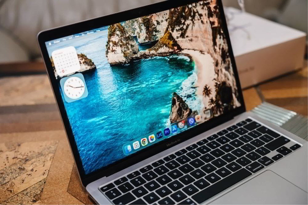 Apple Macbook 13 M1 8GB RAM / 256SSD