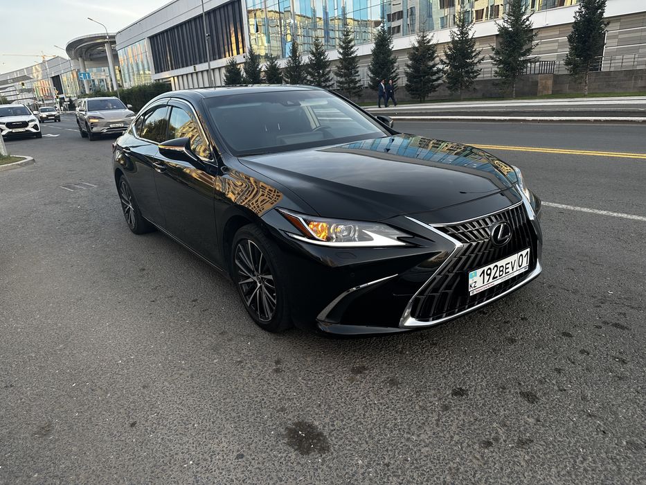 Lexus ES300h 2023