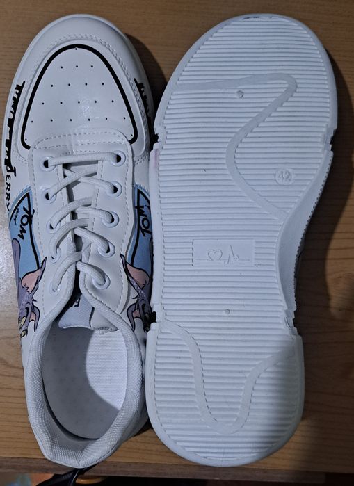 абсолютно новые кросовки