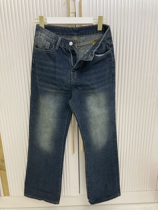 Прямые джинсы с эффектом натертости