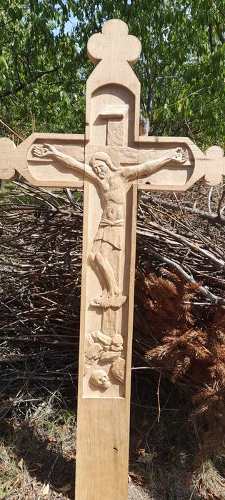 mobilă bisericească sculptată din lemn