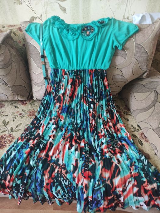 Платье вечернее, в хорошем состоянии, одевали пару раз, б/у, недорого