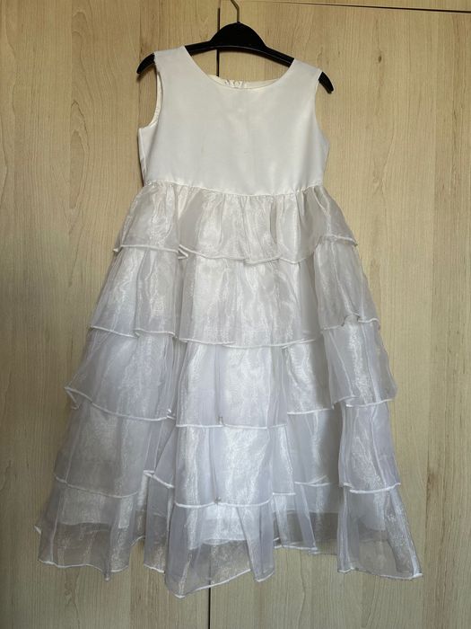 Красивые нарядные платья и сарафаны на девочку