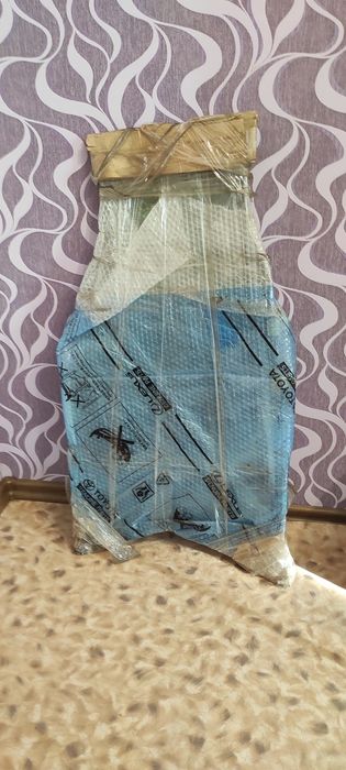 Продам передние стекла