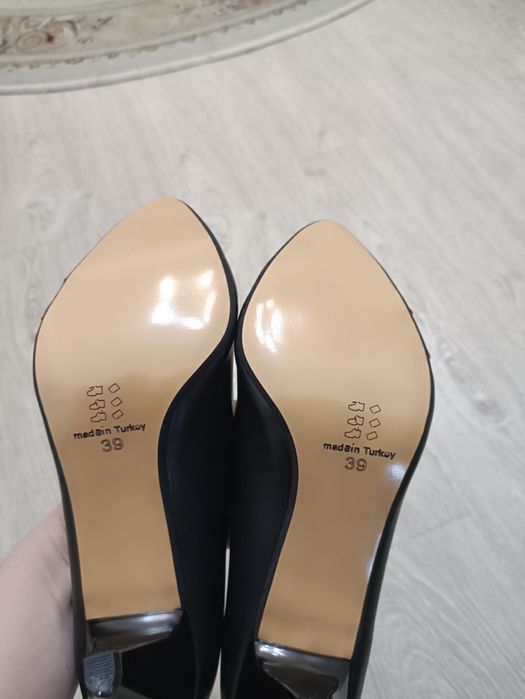 Продаю туфли женские