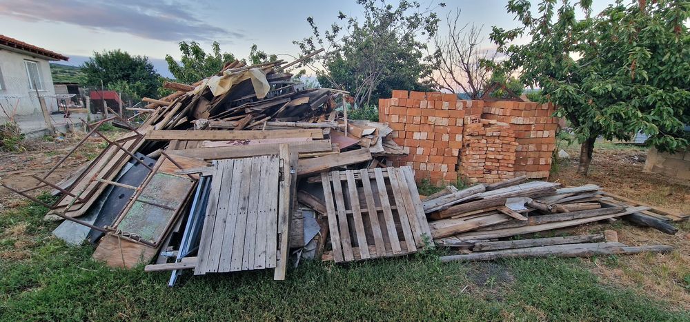 тухли двойка има и единичка около300брдвойката са почти 2000бр