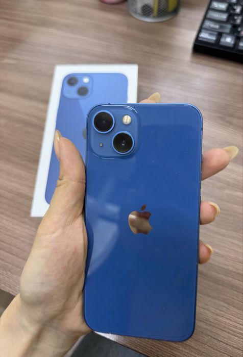 Продам IPhone 13