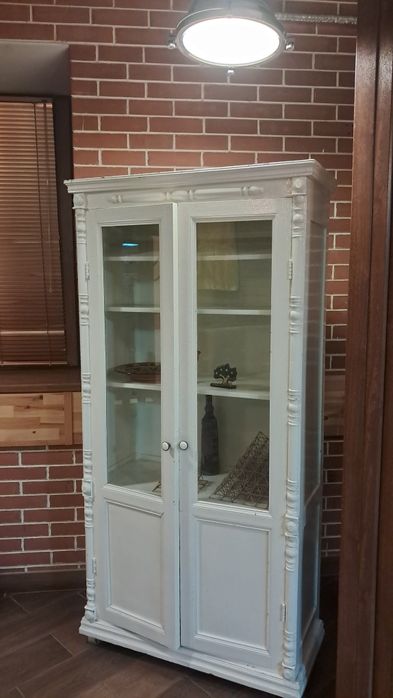 Продам ретро  Шкаф и буфетницу.