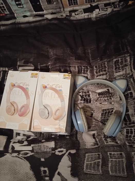 Светещи слушалки с уши