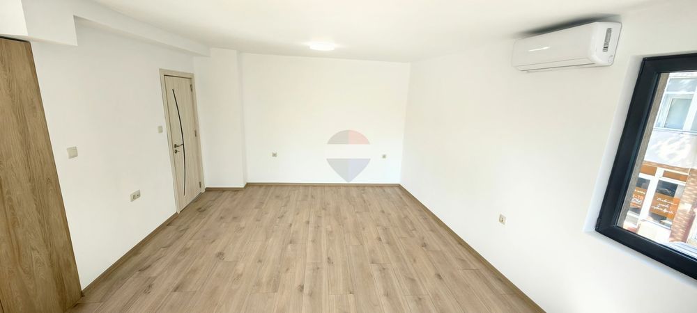 Продава се Тристаен апартамент в Варна, Център - 95 кв.м за 2315 €/кв.м - Снимка #7