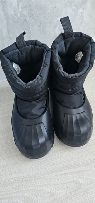 Продам дутики адидас