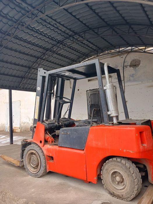 Вилочный погрузчик Кара