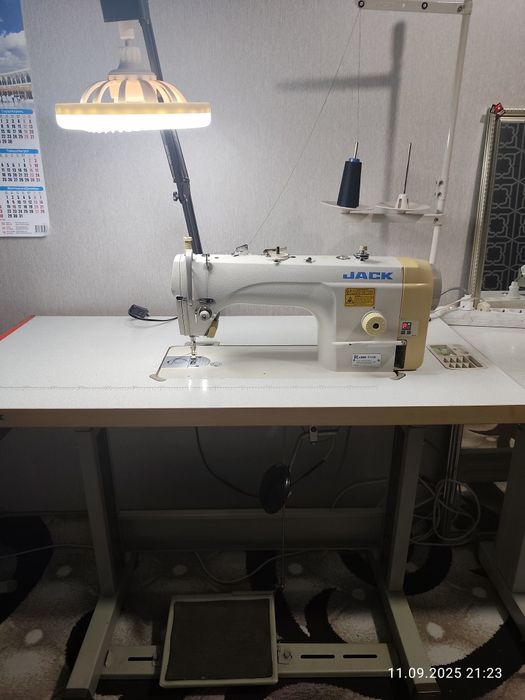 Срочно продам прямо строчную машинку, в отличном состоянии,