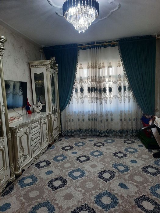 Uy sotiladi Gulistondan