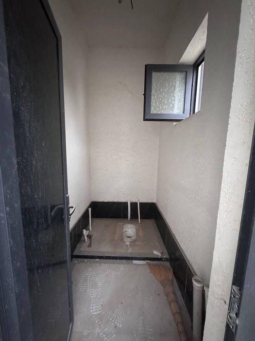 Савхозда Ховли Уй Сотилади