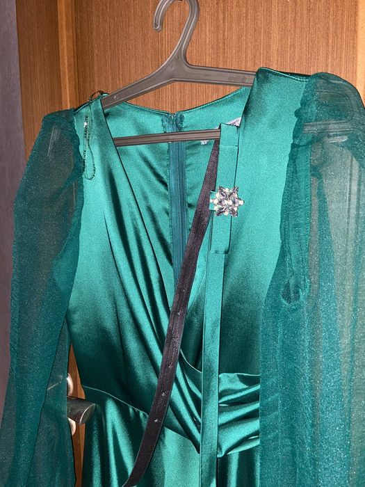 Продам атласное платье