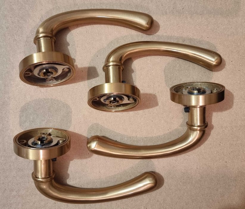 Дръжки, брави, панти и насрещници