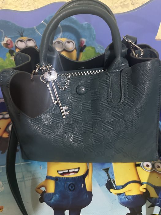 Дамская сумка темно зеленного цвета импорт