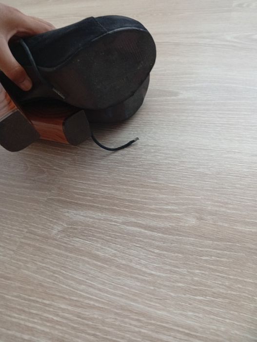 Продавам рокля с боти