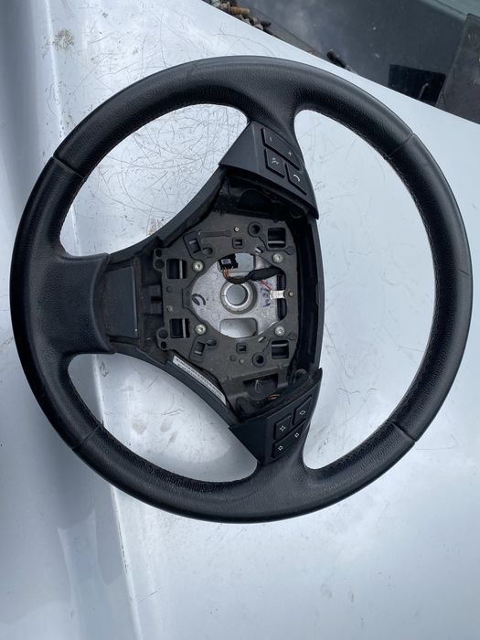 Кожен мулти волан за BMW E60