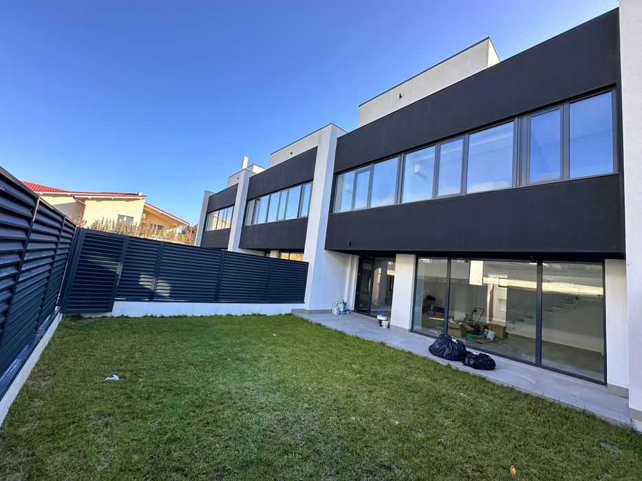 Vila de vanzare 5 camere ,4 bai, curte 85 mp zona Jollie Ville Pipera