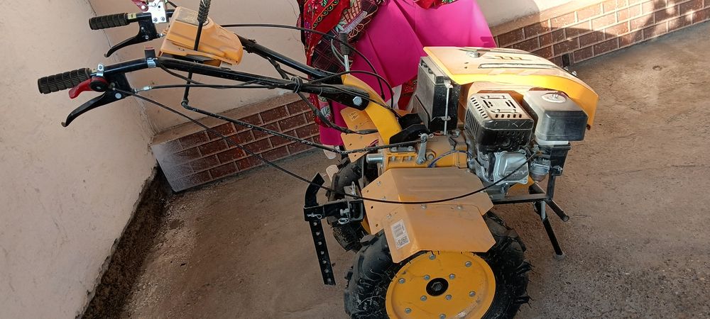 Мини трактор сотилади