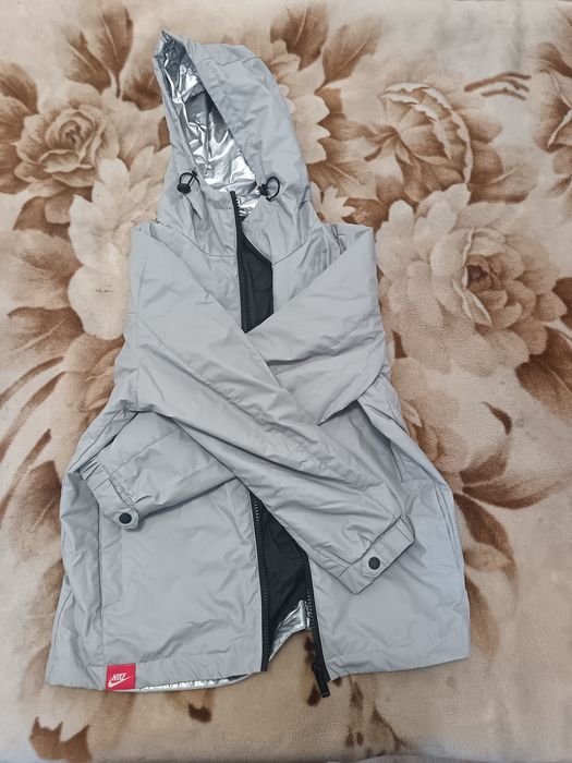 Продаю ветровку от Nike