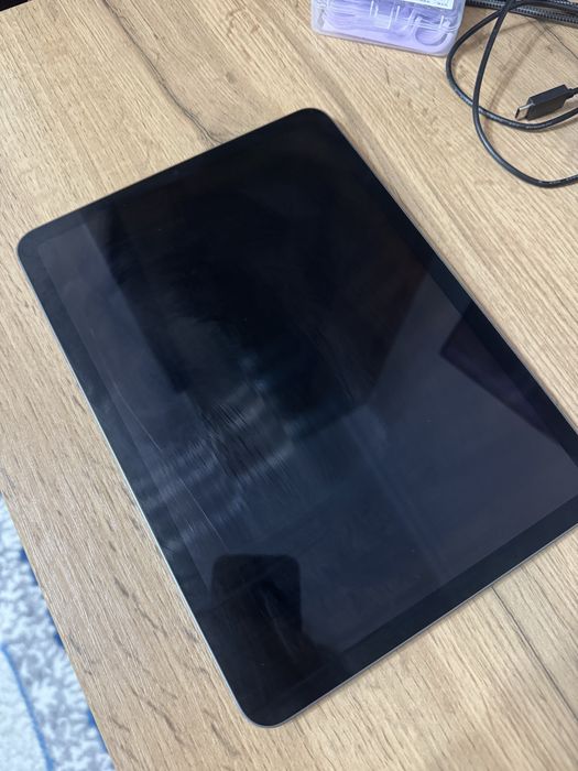 iPad Air 5th generation, 80%, Wi-Fi, 64GB.