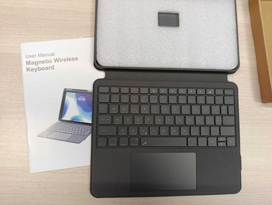 Husă iPad Air 11" cu Tastatură și Touchpad – QWERTZ – Gri – Nouă