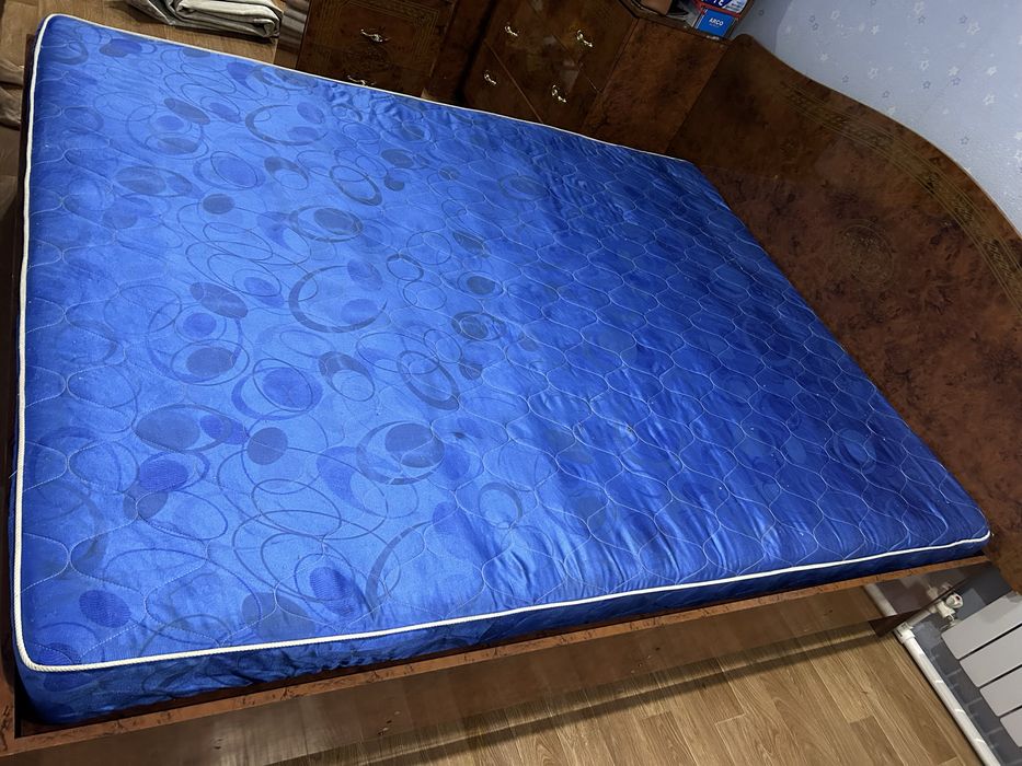 Продам спальный гарнитур