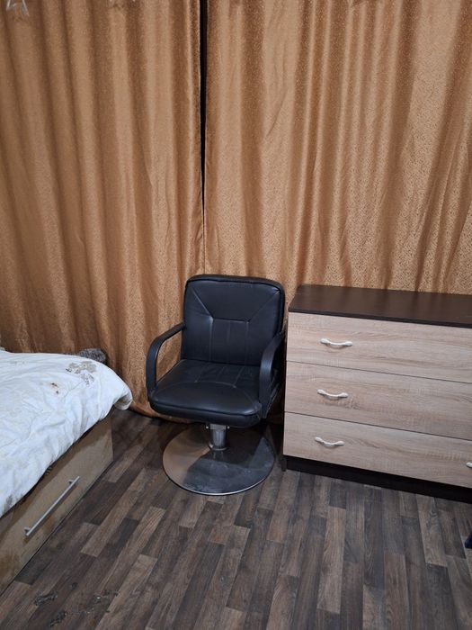 Парикмахерское кресло