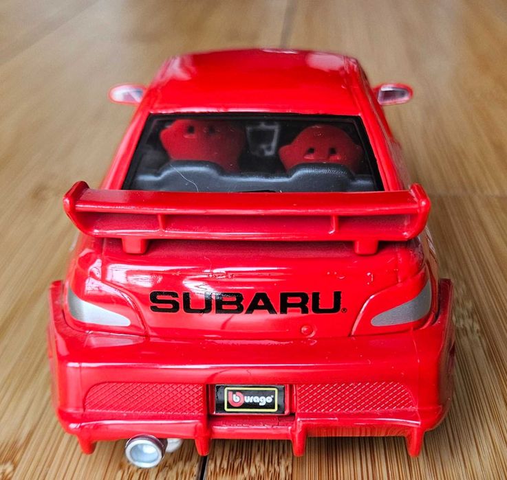 Masina de colectie Bburago Subaru Impreza WRX la scara 1/24 din metal