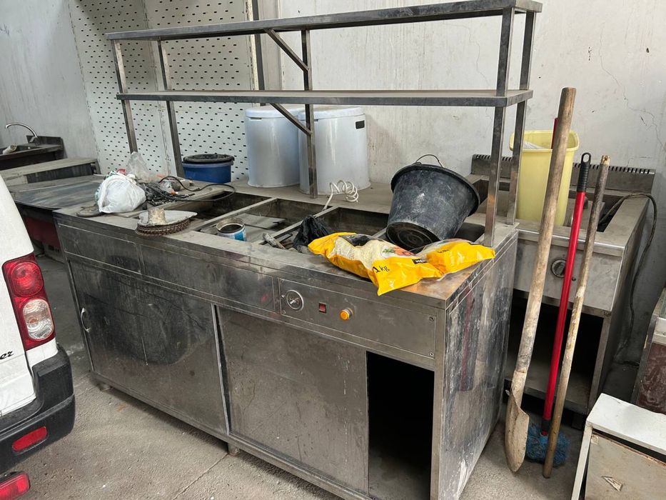 Xolodilnik vitrina sotiladi