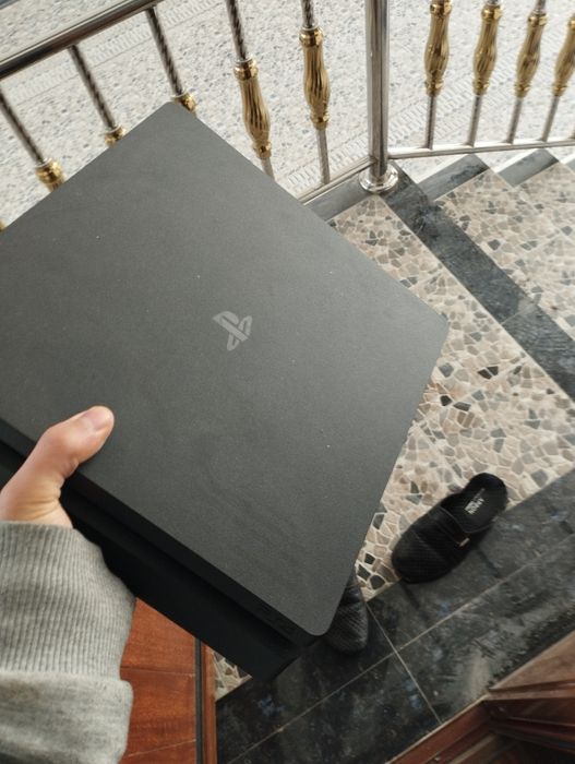 Srochno ps4 sotiladi