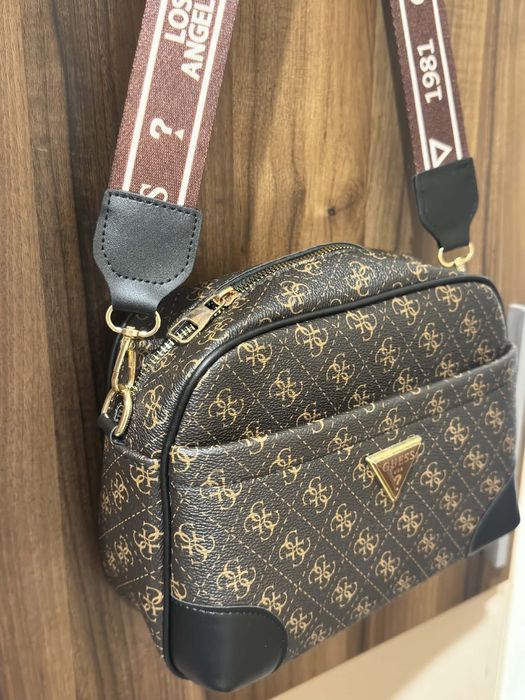 Дамска чанта с дълга дръжка GUESS