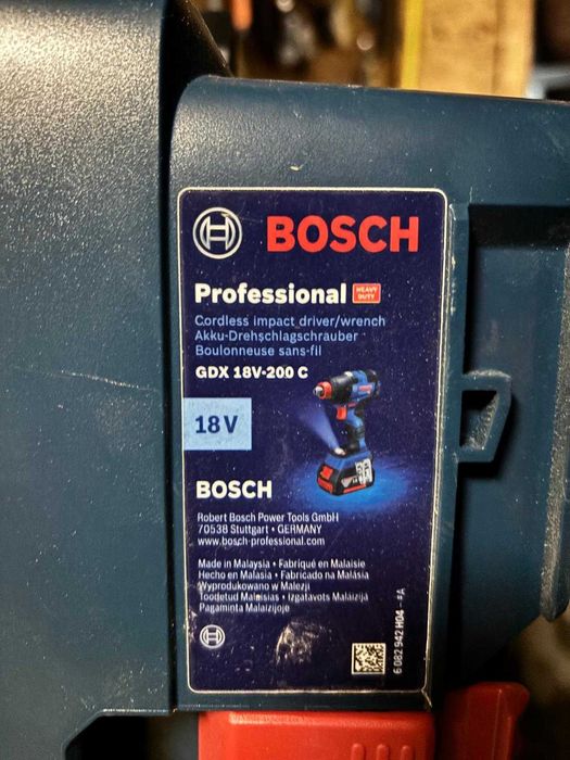 Mașina cu impact Bosch GDX-18V