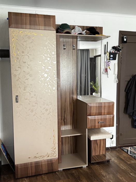 Продам  прихожую