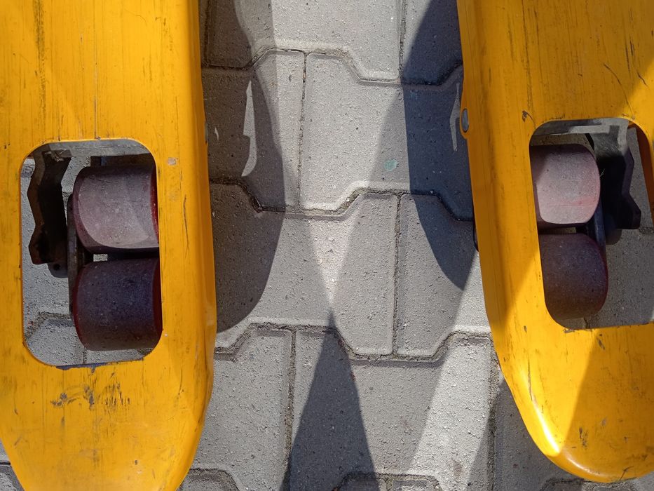 Se vinde transpalet manual