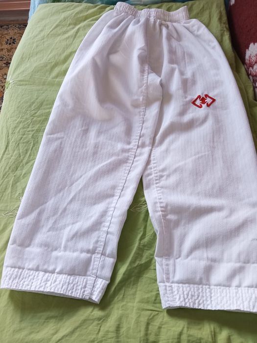 Продам спортивную форму для таеквондо.