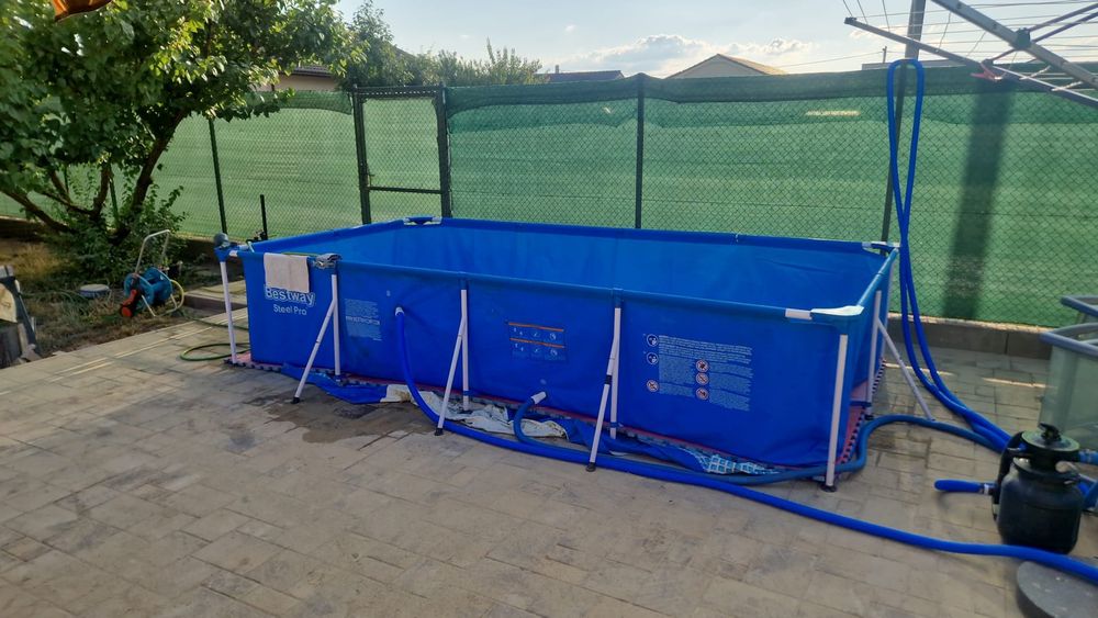 Vând piscina Bestway 4×2