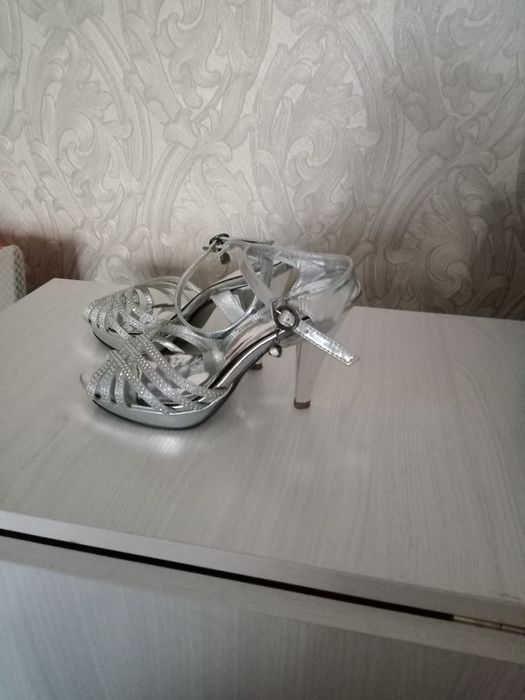 Продам недорого туфли